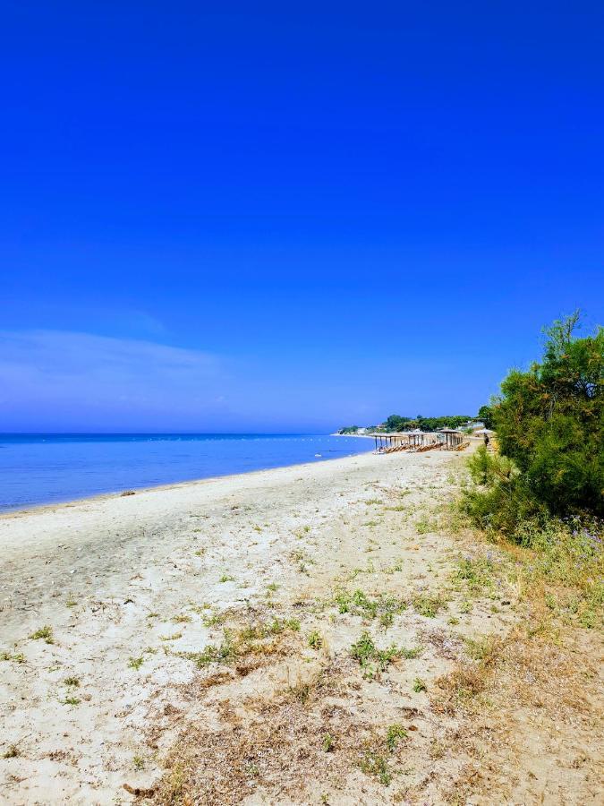 Emi'S Beach Apartment Nea Kallikrateia Ngoại thất bức ảnh